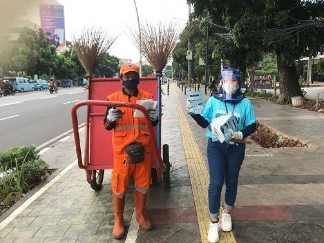 Kabar dari Satgas BUMN! Indra Karya Lakukan Sosialisasi dan Bagi Masker di Pasar, Terminal dan Transportasi Umum