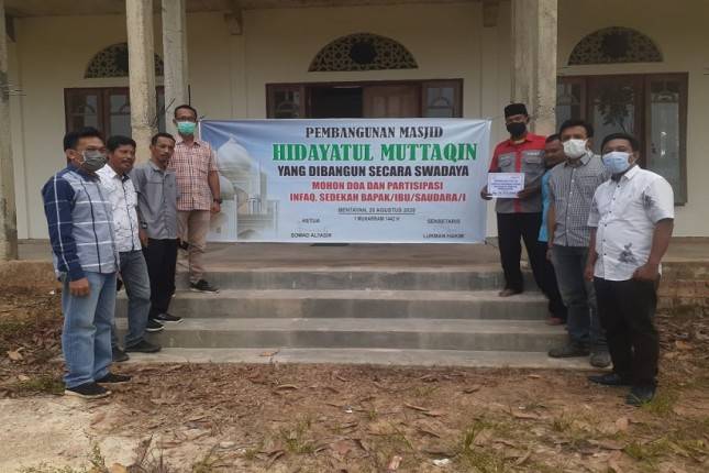 Lazis PTPN VII Salurkan Bantuan Masjid Hidayatul Muttaqin