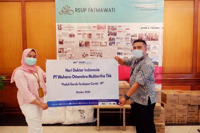 Peringati Hari Dokter Indonesia, WOM Finance Donasikan Alat Kesehatan di Tiga RSUD