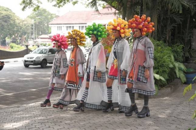 51 Designers Merihkan Virtual Malang Fashion Week 2020