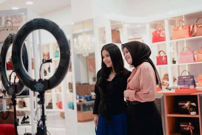 Zeta Bags-Annisa Pohan Donasikan Rp 50 Juta Bagi Pendidikan 