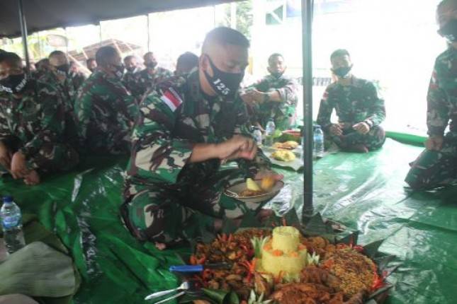 Satgas Pamtas Yonif 125 Simbisa Gelar Acara Syukuran Di Tapal Batas