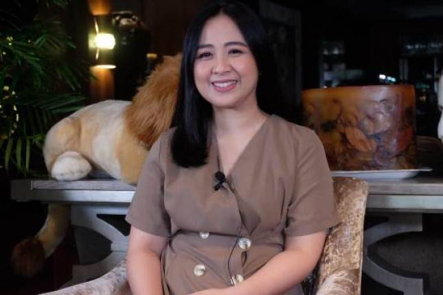 Artis Astrid Bawa Peralatan Rekaman ke Rumahnya