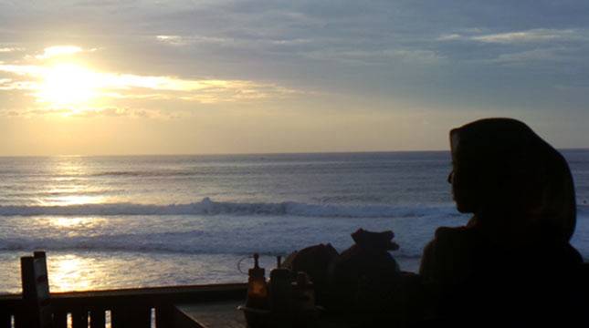 Ini Pakaian Yang Cocok Bagi Hijabers Saat Traveling Ke Pantai