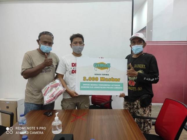 Gemas dan Sicepat Ekspres Serahkan 3000 Masker untuk Pengungsi Gunung Ile Ape Lembata NTT
