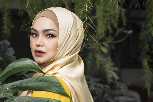 Siti Nurhaliza Kolaborasi Dengan Melly Goeslaw Lewat Lagu Kuasa Cintaku  