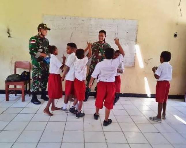 Satgas Yonif MR 413 Kostrad Tingkatkan Pendidikan Anak Perbatasan