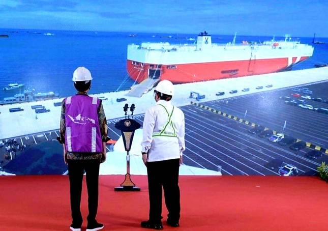 Jokowi Pamerkan Pelabuhan Patimban Gelar Ekspor Perdana ke Brunei Bikin Warganet Sumringah: Mantap, Singapura Lewat!   