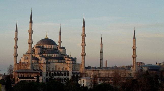 Mengintip Kemegahan Masjid Biru, dengan 6 Menara di Istanbul, Yuk!