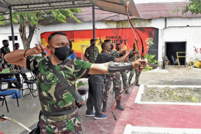 Atlet Yonif 5 Mar Pasmar 2 Tingkatkan Kemampuan Memanah