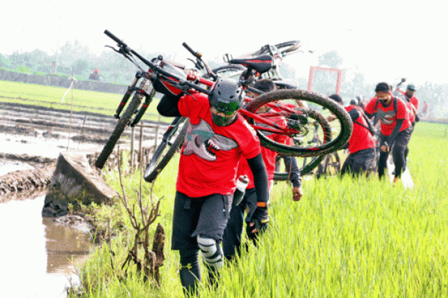 Danyonif 3 Mar Pasmar 2 Pimpin Gowes Sosial