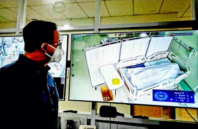 Anies Saksikan Pasien Covid-19 Meregang Nyawa di RSUD Cengkareng, Netizen Merinding:&nbsp;Innalilahi, Sedih Pak...Ayoo Patuhi Prokes 3M!  