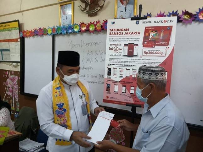 Kunjungi Lokasi Penyaluran BST,  Walikota Jakarta Barat : Tertib dan Sudah Patuhi Protokol Kesehatan
