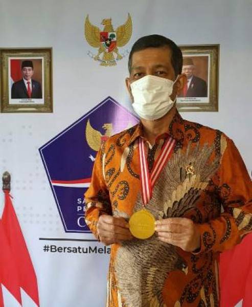Raih Penghargaan Dewan Pers, Doni Monardo: Terimakasih, Medali Emas Ini untuk Seluruh Tim Satgas Covid-19