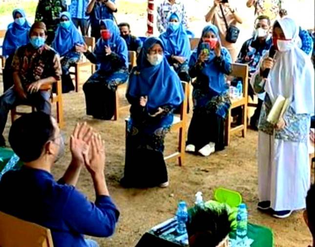 Bikin Terenyuh! Didepan Nadiem, Siswi SMA Papua Ini Bacakan Puisi Rindu Kesekolah, Publik: Terharu, Kangen Kelasku...