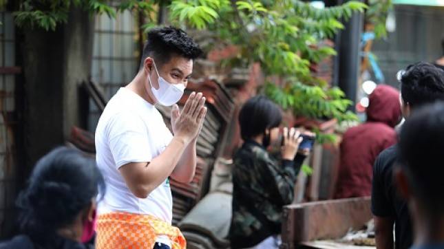  Baim Wong Bersama SiCepat Ekspres Bantu Korban Banjir di Periuk Tangerang