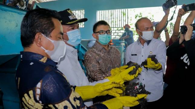 Jadi Pionir di Indonesia, Pemkot Tegal Resmikan Pusat Daur Ulang Sampah di Mintragen