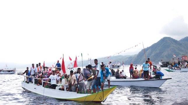 Peringati Hari Pancasila, Nelayan Ende Gelar Parade Laut