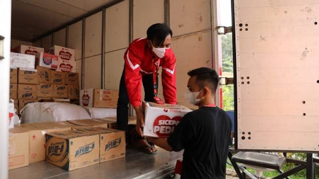 Banjir Tenggelamkan 15 Kecamatan di Bekasi, Ini Penjelasan Warga Saat Menerima Bantuan SiCepat Ekspres