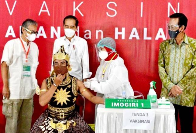 Jokowi: Gatotkaca yang Sakti, Punya Otot Kawat dan Tulang Besi Hari Ini Divaksin Covid-19, Netizen: Hahaha...Kreatif Idenya Pak Presiden