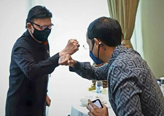 Mendikbud Nadiem Raih Penghargaan sebagai Pembina Pelayan Publik Terbaik, Netizen: Wow Keren Mas Menteri...