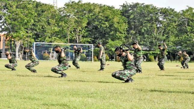 Prajurit Yonif 5 Brigif 2 MarPasmar2 Laksanakan Senam Senjata