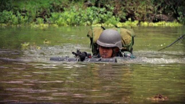  Prajurit Yonif 3 Brigif 2 Mar Pasmar  Latihan Operasi Penyebrangan Sungai