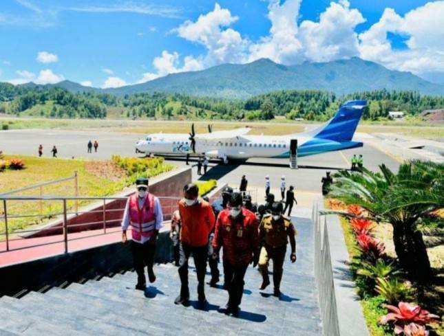 Dahsyat! Pangkas 3 Bukit, Jokowi Resmikan Bandara Toraja, Netizen: Terimakasih Pak! Makassar-Toraja Hanya 50 Menit 