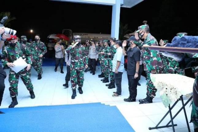 Panglima TNI Hadi dan Kapolri Sigit Tinjau Lokasi Bom Makassar