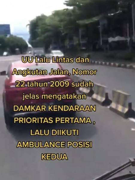 Heboh,  Video Pengendara Diduga Halangi Mobil Damkar di Bali, Polisi: Pengendara Mercy Halangi Mobil Damkar Langgar Aturan