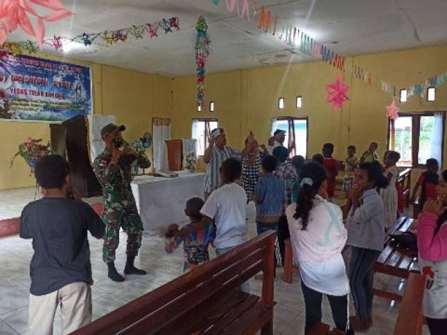  Prajurit TNI dari Yonif 13 Braja Sakti Bersama Masyarakat Rayakan Paskah di Perbatasan RI-PNG