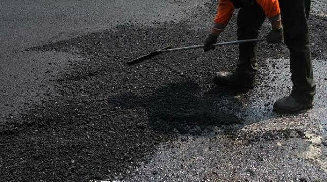 Jalin Kerja Sama, Chandra Asri Gelar Aspal Plastik di Area Pabrik Djarum, Kudus