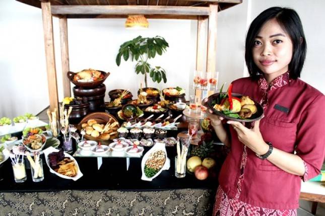  Beragam Menu Lengkap Harga Bersahabat Berbuka Puasa di Aston Solo