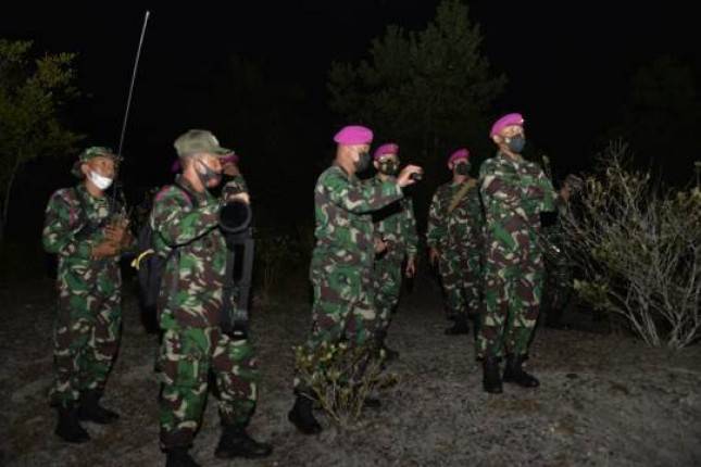 Dankormar Mayjend Suhartono Tinjau Terjun Tempur Intai Amfibi