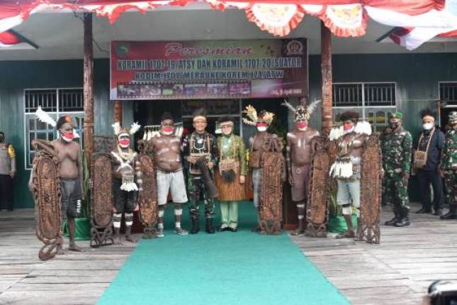Enam Kepala Suku Bersama Danrem 174 Merauke Resmikan Dua Koramil di Kabupaten Asmat Papua