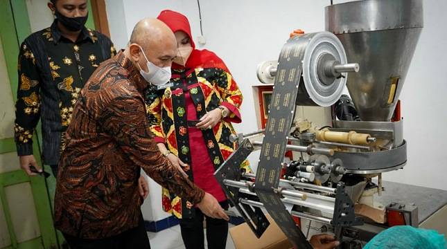 Bikin RI Swasembada Gula, MenkopUKM Teten Dorong Pengembangan Inovasi Gula Cair