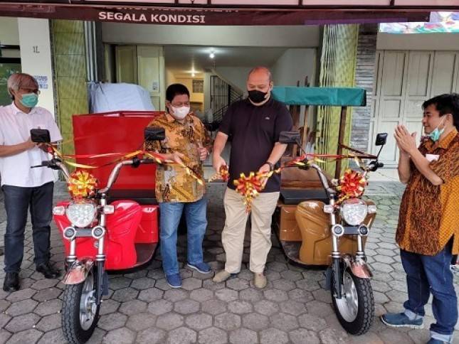Pemerintah Dorong Gunakan Kendaraan Listrik, Pak Jokowi Tolong, UMKM Perlu Insentif