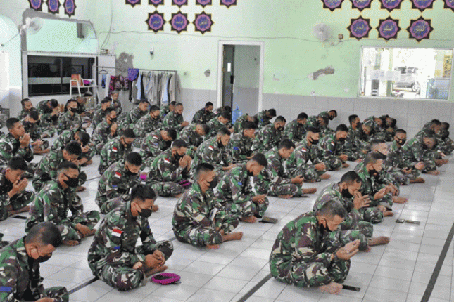 Doa Bersama Keselamatan KRI Naggala 402 Dilaksanakan Prajurit Yonif 5 Marinir 