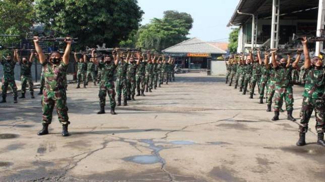  Yonranratfib 1 Mar Cilandak Laksanakan Senam Senjata