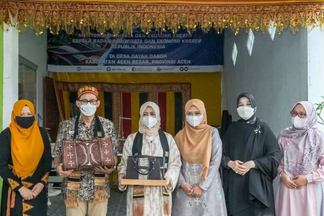 Bangkitkan Sektor Ekraf, Menparekraf Dorong Digitaliasiasi di Dayah Daboh Aceh