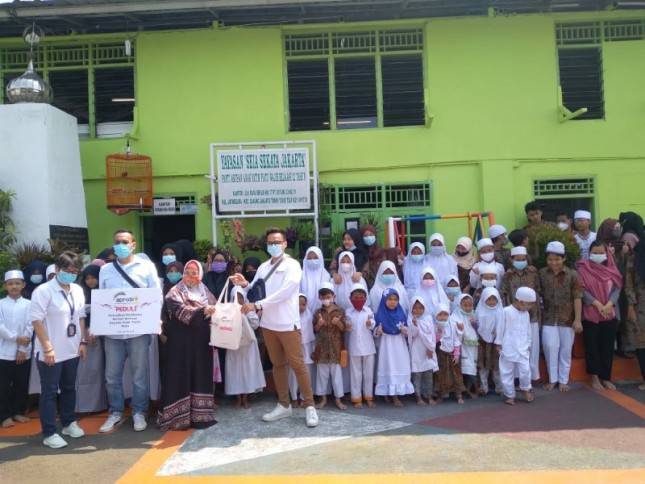 Aprobi Tebar 1000 Paket ke Panti Asuhan dan Anak Yatim