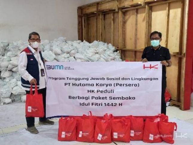 PT Hutama Karya Donasikan 4.850 Paket Sembako kepada Masyarakat Jelang Idul Fitri 2021
