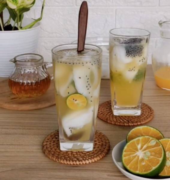 Hilangkan Dahaga Saat Buka Puasa dengan Es Jeruk Kelapa