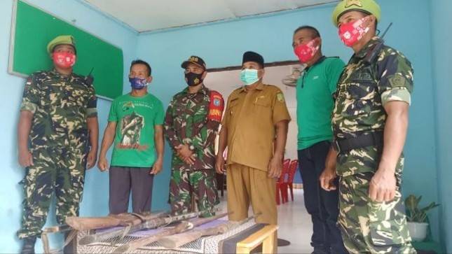 Dandim Sambas Apresiasi Prestasi Babinsa Terima Enam Pucuk Senjata Rakitan