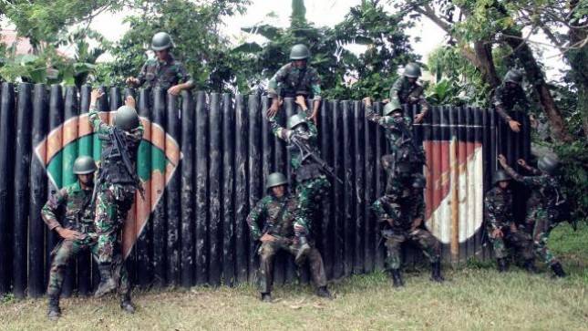 Prajurit Brigif 3 Marinir Sorong Laksanakan Latihan Halang Rintang