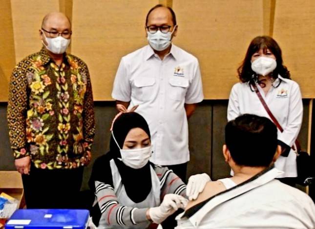 Fasilitasi Kalangan Asosiasi Bisnis, Ketum Kadin Rosan: Kita Targetkan 15 Ribu Pebisnis Terima Vaksinasi