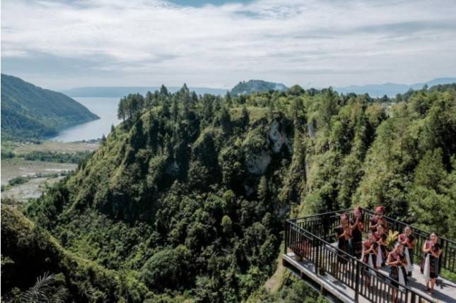 Sandiaga Uno Berharap Adian Nalambok Jadi Tujuan Wisata Alternatif di Toba