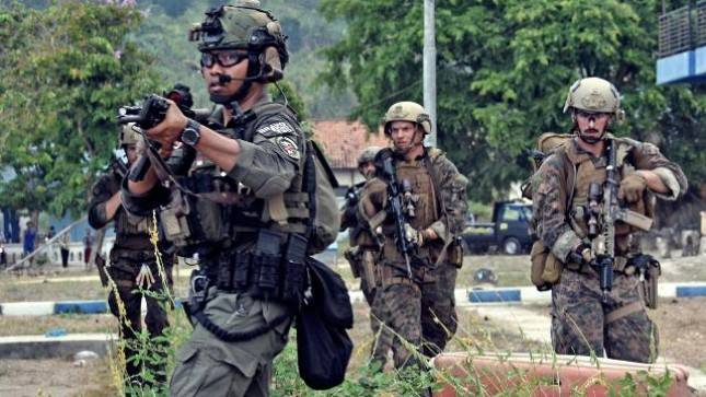 Prajurit  Marinir RI dan Marinir USA Latihan Pembebasan Sandera