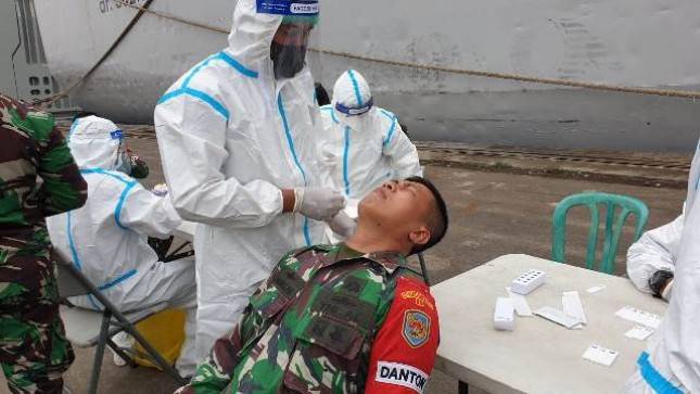 Prajurit Petarung Korps Marinir Laksanakan Swab Tes Antigen