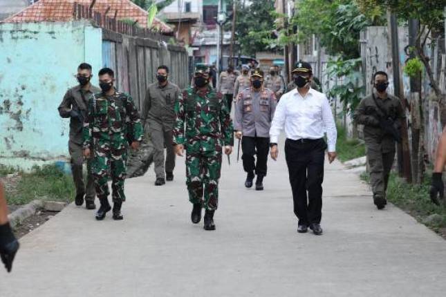 Panglima TNI Hadi Tjahjanto Kunjungi Cengkareng Pastikan Prokes Berjalan Baik